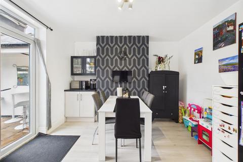 3 bedroom semi-detached house for sale, 6 Meadow Road, Driffield, YO25 5NL