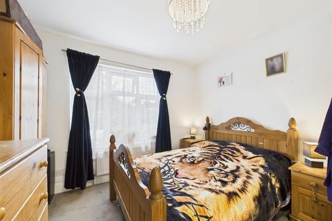3 bedroom semi-detached house for sale, 6 Meadow Road, Driffield, YO25 5NL