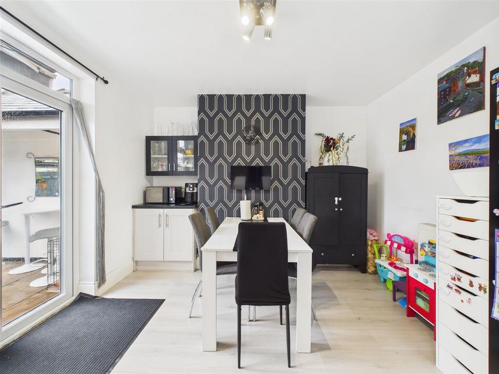 Dining kitchen