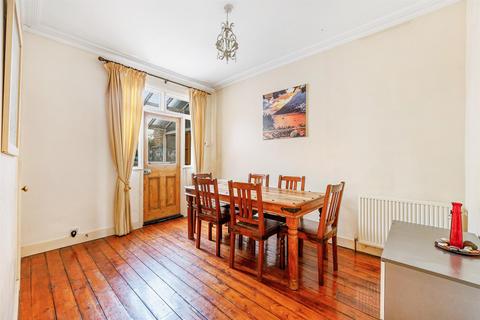 8 Convent Gardens, London, W5 4UT