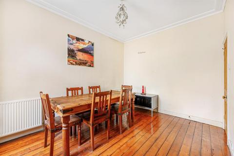 8 Convent Gardens, London, W5 4UT