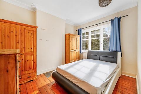 8 Convent Gardens, London, W5 4UT