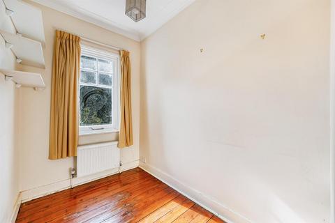 8 Convent Gardens, London, W5 4UT