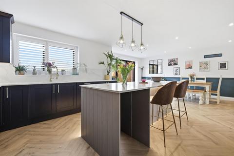 3 bedroom detached house for sale, Musley Hill, Ware SG12