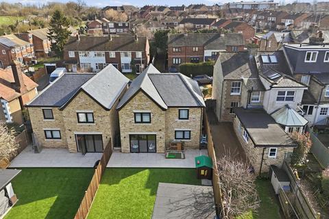 3 bedroom detached house for sale, Musley Hill, Ware SG12