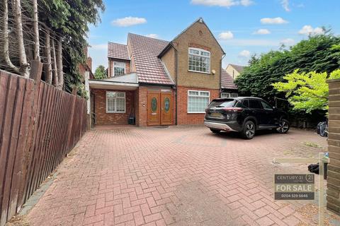 166 Twickenham Road, Hanworth, Feltham, TW13 6HD