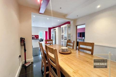 166 Twickenham Road, Hanworth, Feltham, TW13 6HD