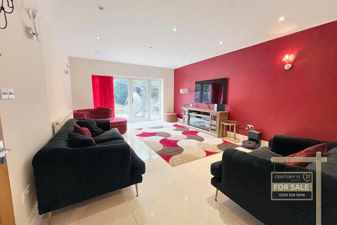 166 Twickenham Road, Hanworth, Feltham, TW13 6HD