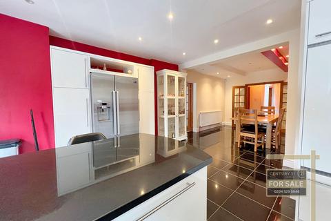 166 Twickenham Road, Hanworth, Feltham, TW13 6HD