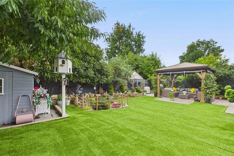 6 Clearsprings, Lightwater, GU18 5YJ