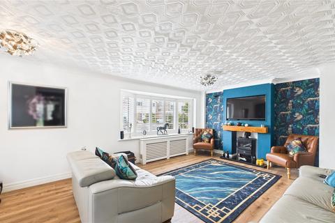 6 Clearsprings, Lightwater, GU18 5YJ
