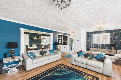 6 Clearsprings, Lightwater, GU18 5YJ