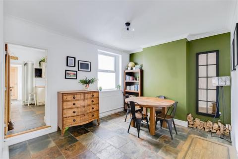 undefined, Queen Street, Tongwynlais