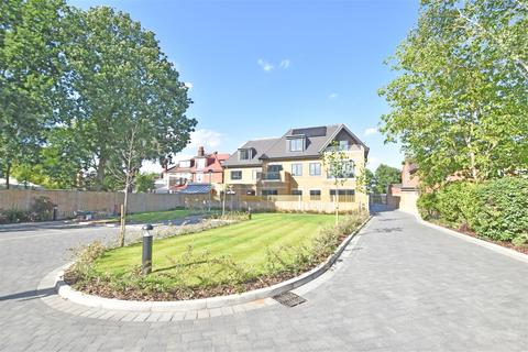3 bedroom apartment to rent, Wood Lane, Isleworth