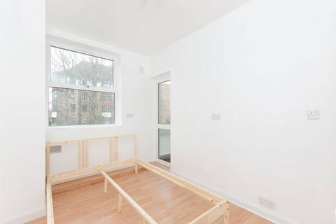 1 bedroom flat for sale, Hanger Lane, Ealing, London, W5