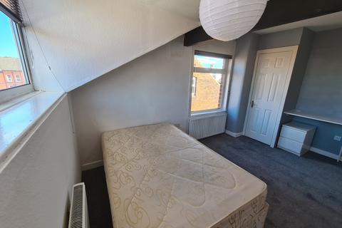 3 bedroom house to rent, Granby Place, Leeds