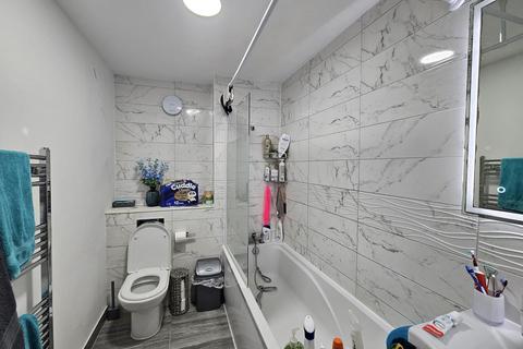 2 bedroom flat to rent, Belvedere Road, London, SE19 2HW