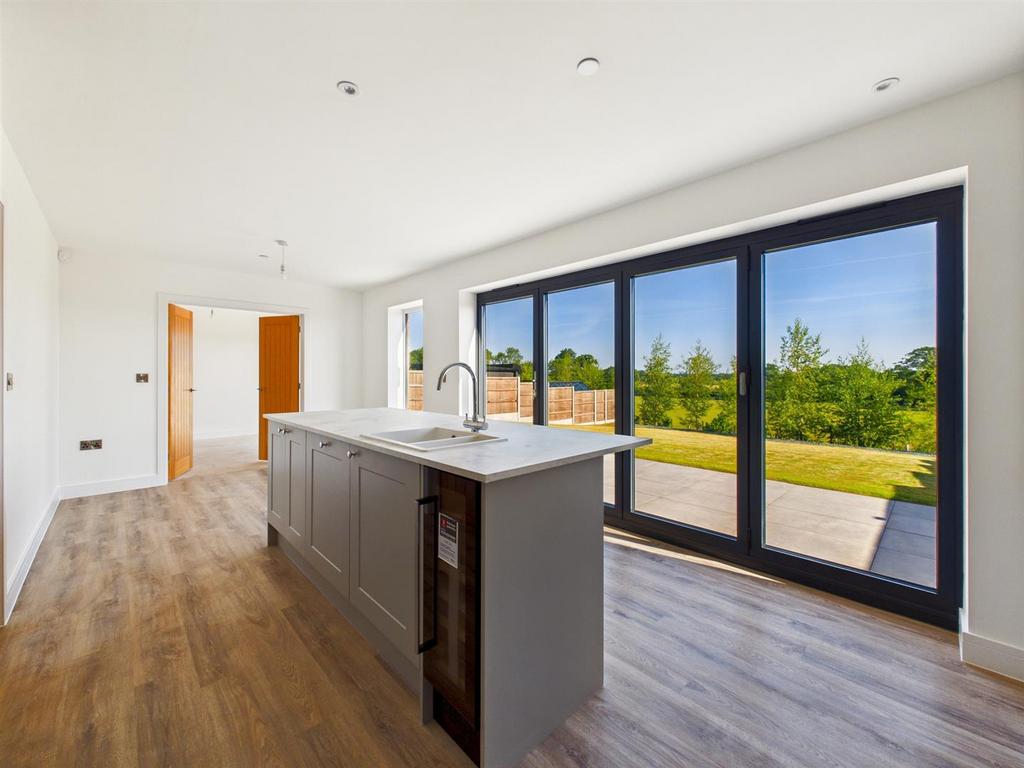 CAM01555 G0-PR0214-STILL010.jpg