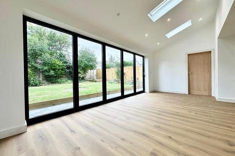 4 bedroom detached house to rent, Waudby Close, Walkington, Beverley, Yorkshire, HU17