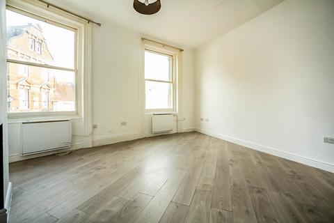 2 bedroom flat to rent, Voile House, Faversham ME13