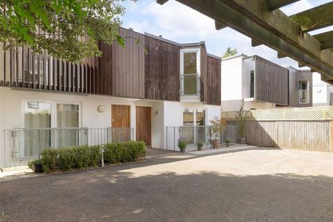 undefined, Kings Avenue, London SW4
