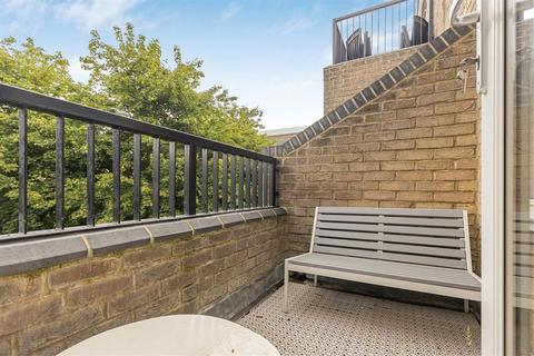 20 Conant Mews, London, E1 8RZ