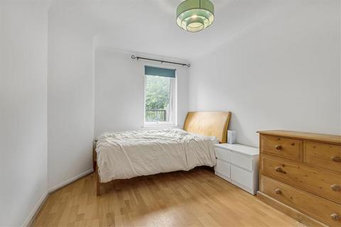 20 Conant Mews, London, E1 8RZ