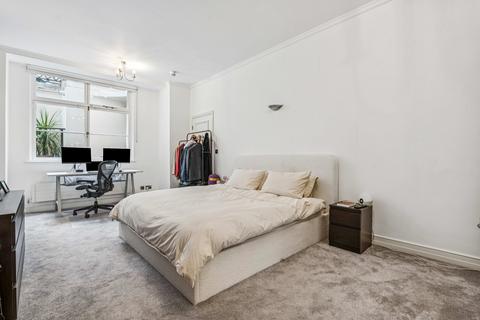 2 bedroom flat for sale, Mansfield Street, London, W1G