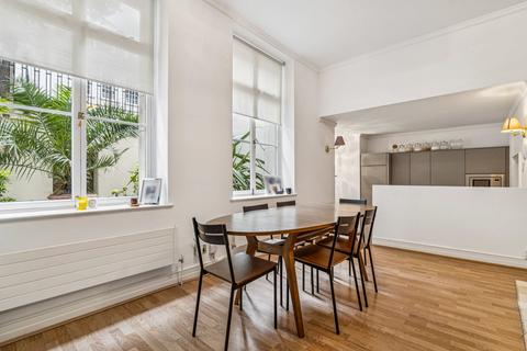 2 bedroom flat for sale, Mansfield Street, London, W1G