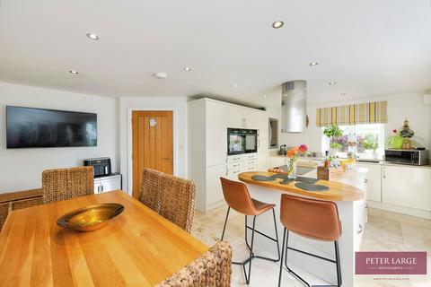 4 bedroom end of terrace house for sale, Pennant Farm, Prion Rd, Denbigh, Denbighshire LL16 5ST