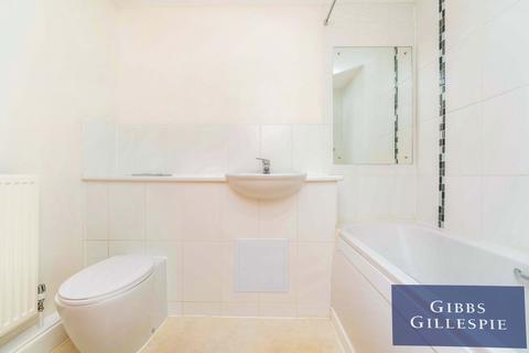 2 bedroom flat to rent, Keith Park Road, Keith Park Road, Uxbridge, UB10