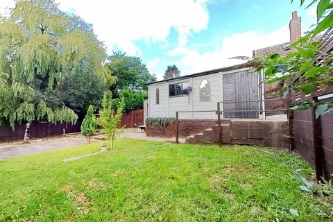 6 Bibury Crescent, Northampton, NN3 6AG
