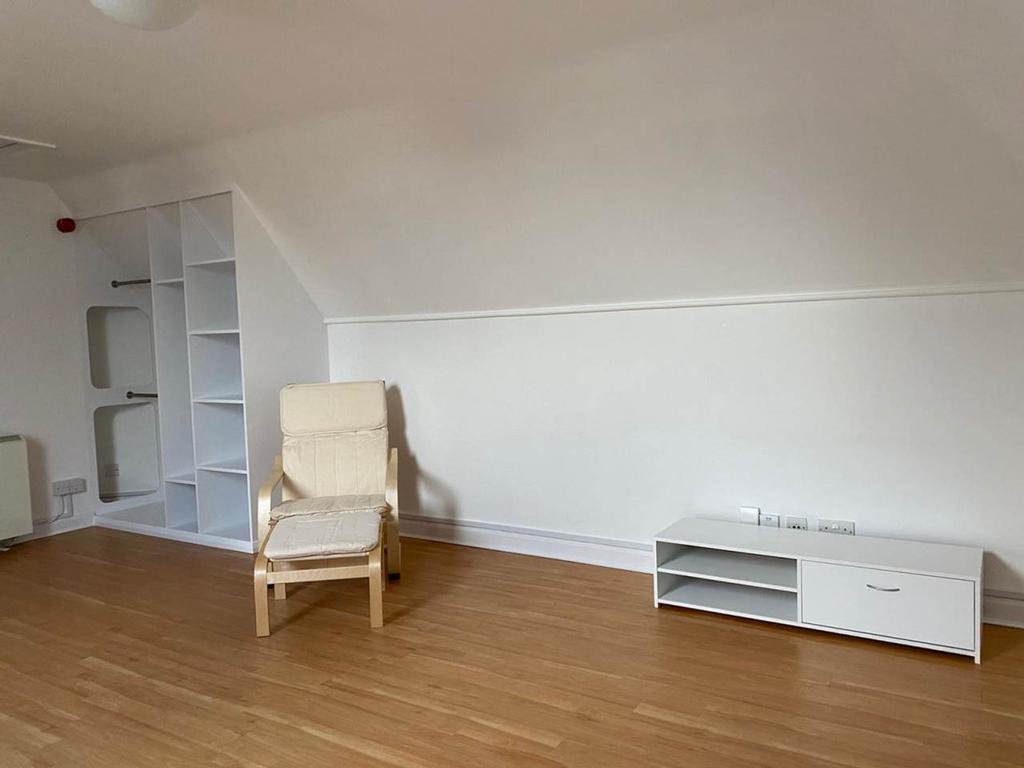 Main Room b