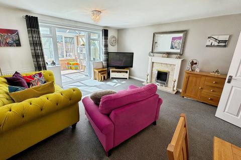 3 bedroom end of terrace house for sale, Trafalgar Close, Telford TF2