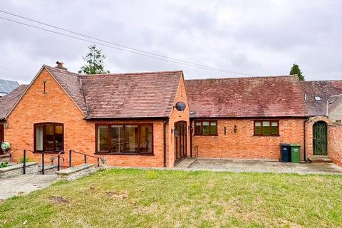3 bedroom detached bungalow to rent, Froglands Lane, Cleeve Prior WR11