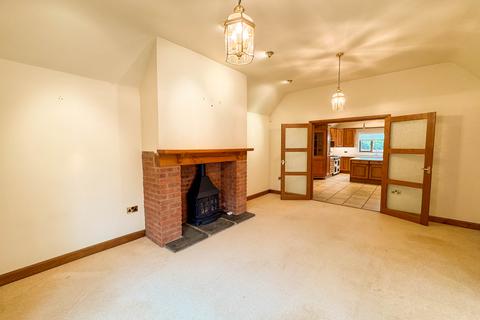 3 bedroom detached bungalow to rent, Froglands Lane, Cleeve Prior WR11