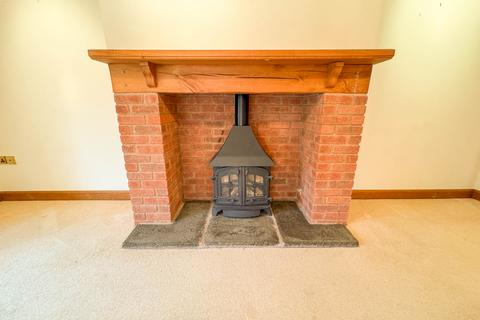 3 bedroom detached bungalow to rent, Froglands Lane, Cleeve Prior WR11