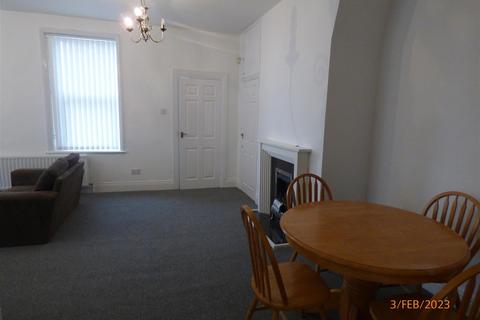 2 bedroom flat to rent, King Edward Place, Gateshead