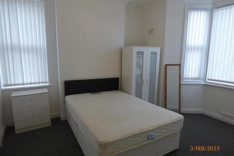 2 bedroom flat to rent, King Edward Place, Gateshead
