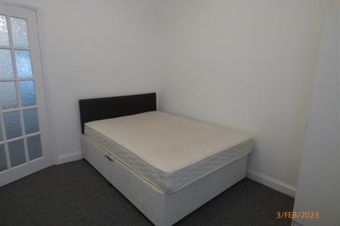 2 bedroom flat to rent, King Edward Place, Gateshead