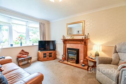 4 Wilmott Close, Lichfield, WS13 8BD