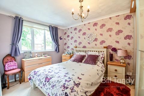 4 Wilmott Close, Lichfield, WS13 8BD