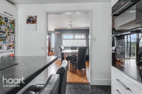 2 bedroom detached house for sale, Sunset Close, Eastchurch