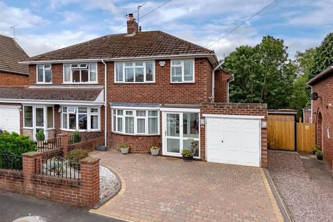 14 Sandringham Road, Wombourne, Wolverhampton, WV5 8EF