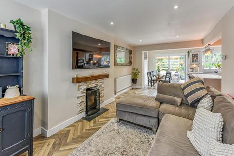 14 Sandringham Road, Wombourne, Wolverhampton, WV5 8EF