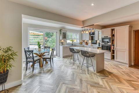 14 Sandringham Road, Wombourne, Wolverhampton, WV5 8EF