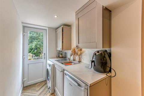 14 Sandringham Road, Wombourne, Wolverhampton, WV5 8EF