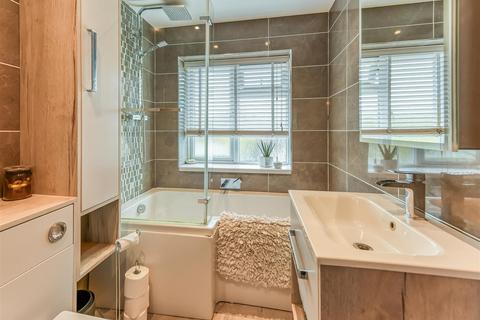 14 Sandringham Road, Wombourne, Wolverhampton, WV5 8EF