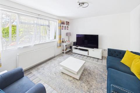 15, Lincoln Court Buckingham Road, Hampton, TW12 3JZ