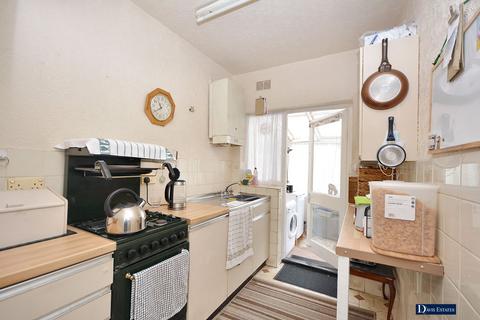 3 bedroom semi-detached house for sale, Milton Avenue, Hornchurch, RM12